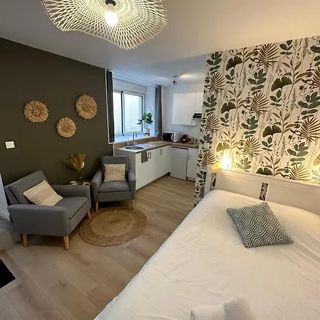 Lejlighed Le Vegetal / Nay Centre